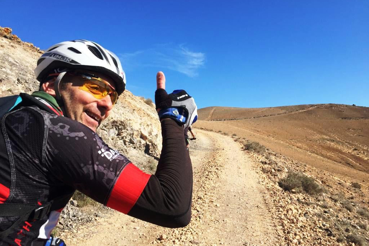 Aprende a realizar descensos en bicicleta MTB por Lanzarote de una manera segura - descenso 2