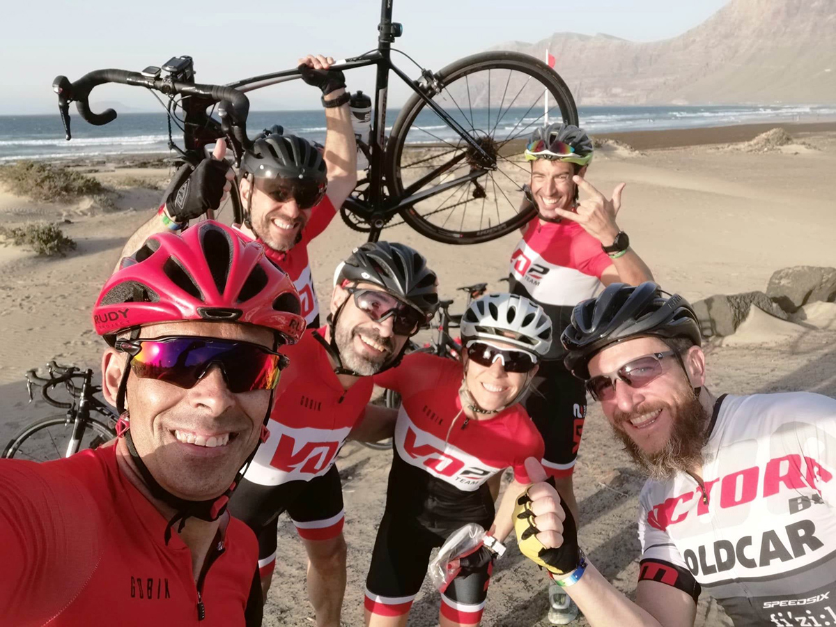 Descubre Lanzarote con una de nuestras bicicletas - grupo ciclistas - Papagayo Bike Lanzarote