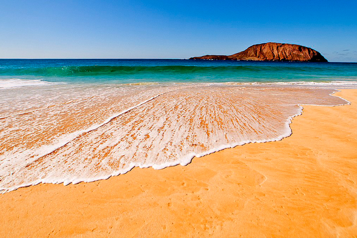 Entdecken Sie die besten Strände von Lanzarote mit einem Leihfahrrad - playa del risco