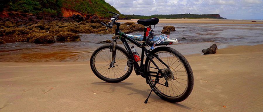 Cicloturismo por Lanzarote: volcanes y playas en bicicleta