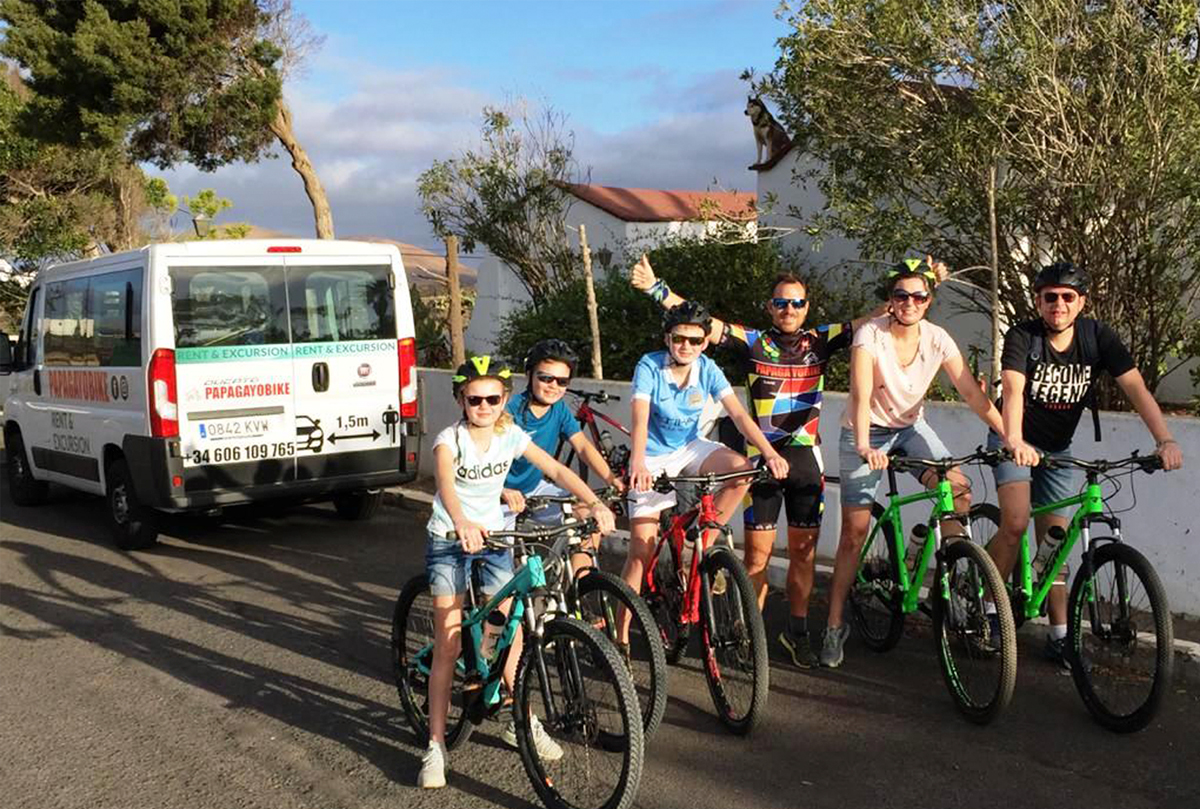 Claves para elegir bici de carretera, montaña o gravel para pedalear por Lanzarote - ciclistas - Papagayo Bike Lanzarote