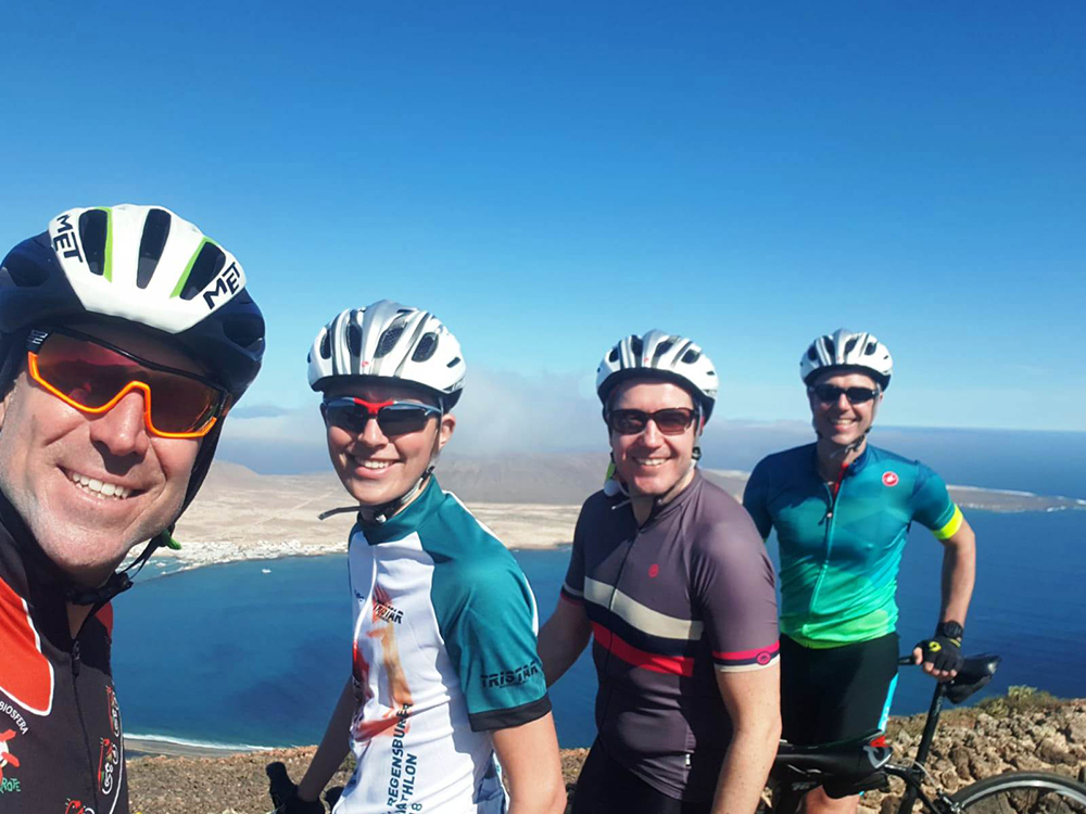 un-paseo-por-Lanzarote-en-bicicleta-selfie-en-Mirador-del-Rio