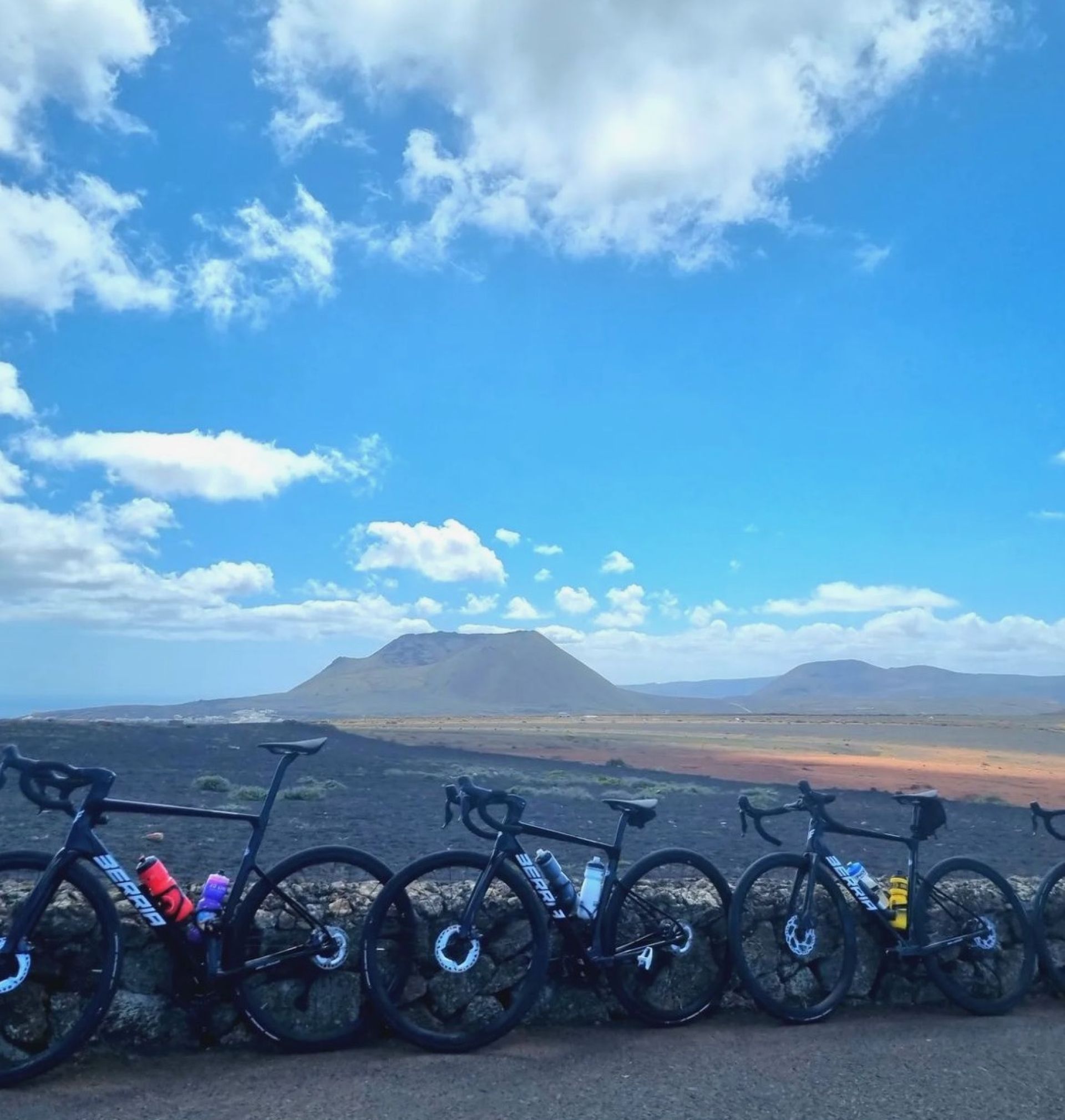 Ciclismo femenino en Lanzarote: rutas, comunidad y mujeres que pedalean la isla