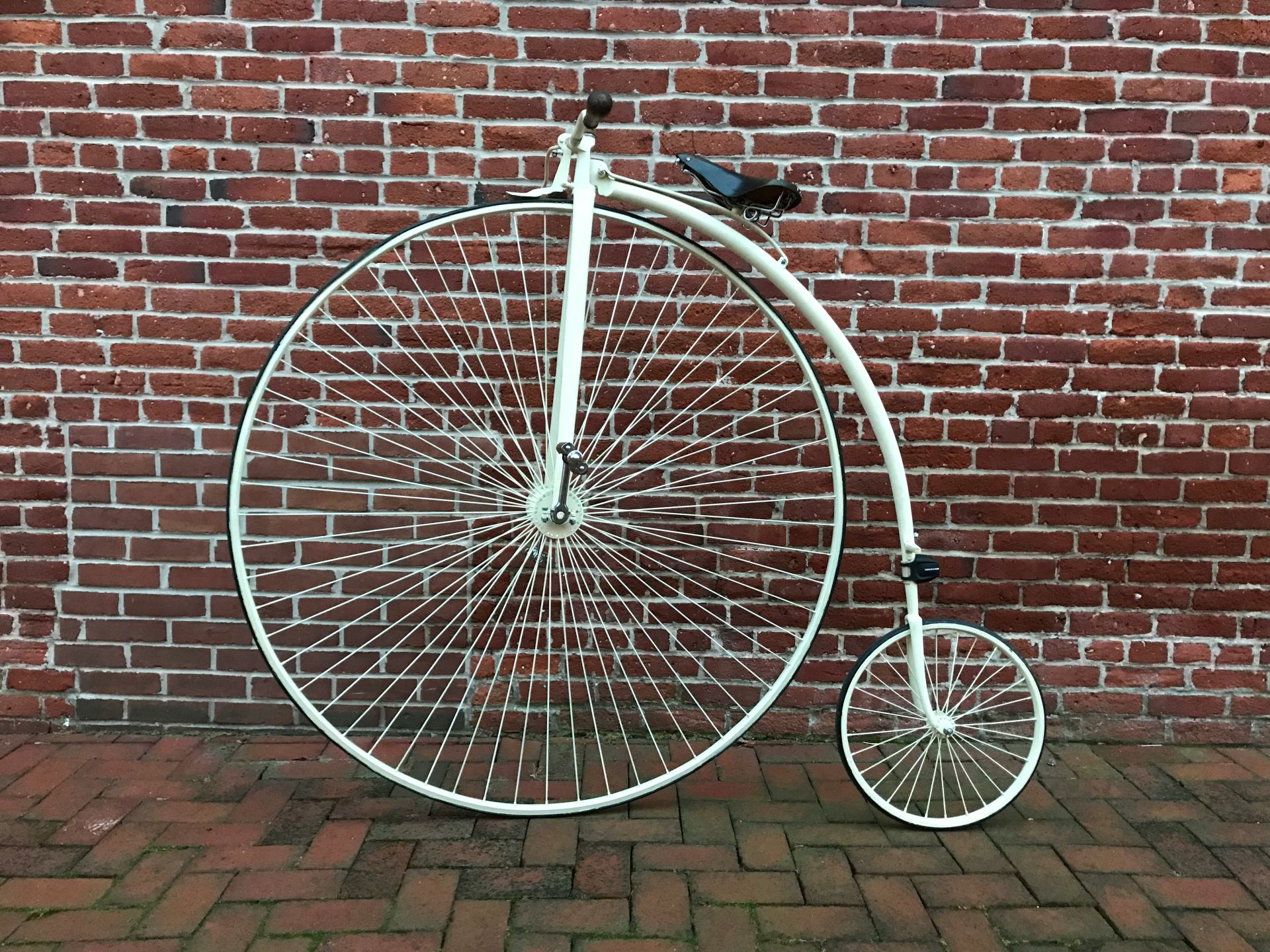 Frühe Fahrrad-Erfindungen: Von der Draisine zu modernen Wundern Frühe Fahrrad-Erfindungen: Von der Draisine zu modernen Wundern