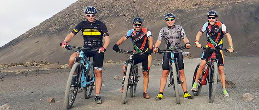 Pedaleando por Lanzarote, descubre la isla con una de nuestras bicicletas