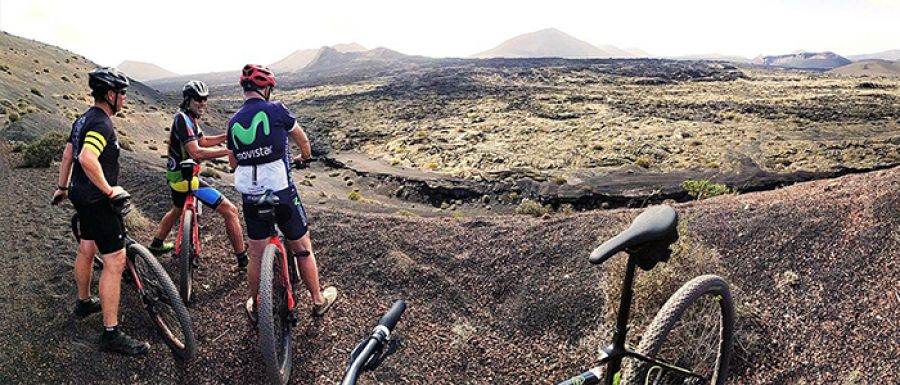 Pedales de lava, una súper ruta en mountain bike por Lanzarote.