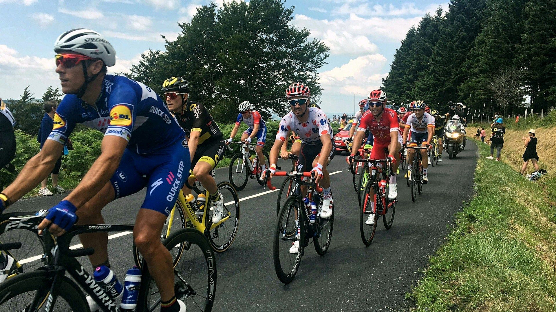 Ultimate Guide to Cycling Safety: Mastering Group Riding Etiquette and Road Bike Handling Ultimate Guide to Cycling Safety: Mastering Group Riding Etiquette and Road Bike Handling